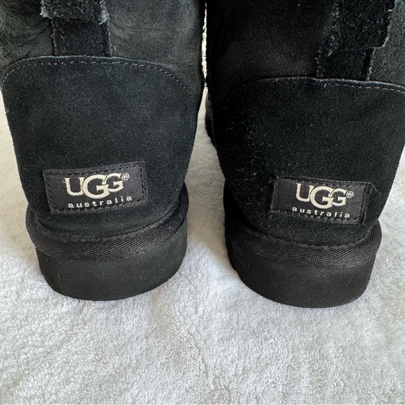 UGG Classic Mini Boot - Picture 5 of 9